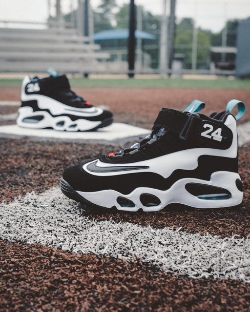 🚨 For The Love of Nike ☑️ @Nike

Select sizes of the latest and greatest Nike shoes are available now.📲
Link: https://bit.ly/4gmAfaK
#nike #freshwater #mind 