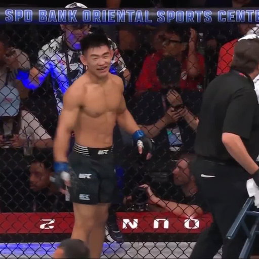 NOCAUT DE LOCURA 🔥‼️

Este nocaut no lo traten de entender 💢

Song Yadong noquea de forma brutal a Nurmagomedov

#UFCShanghai | Ver en vivo por @PPlusDeportes 