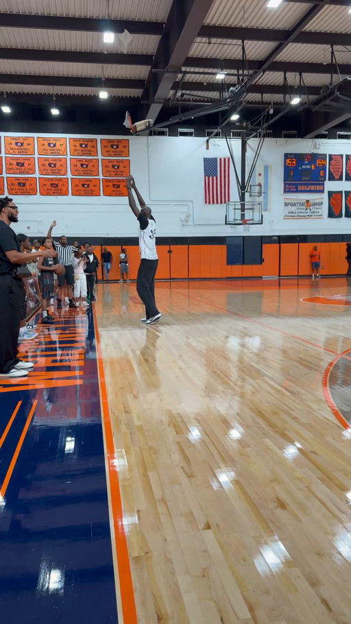 🚨 CALEB WILSON GAME WINNER 🚨

Caleb Wilson and Matas Buzelis beat Tacko Fall and Jevonte Green at Whitney Young High School during the Maconomics Celebrity Game 155-154 😭🔥 