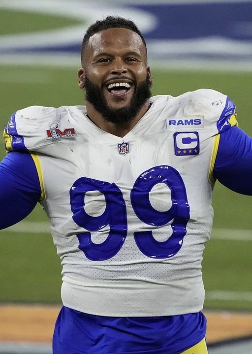 🚨MAJOR BREAKING: Aaron Donald is coming out of retirement and returning to the Rams. 

He is signing a one-year, $20M deal that with incentives could be worth up to $30M.

— @rapsheet 
