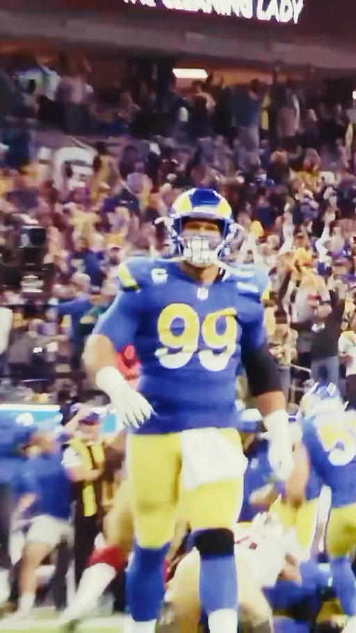 Aaron Donald announced his return to the Rams with this Instagram post

