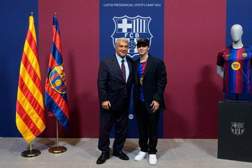 ✈️ Vino desde México gastando sus ahorros y con la ilusión de ver al Barça ante el Athletic, pero un retraso en su vuelo le impidió llegar a tiempo al partido.

🤝 Hoy, el Club ha querido invitarle al Spotify Camp Nou para que pueda cumplir su sueño.

🙌 @JoanLaportaFCB 