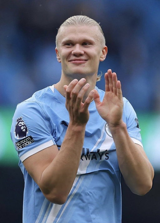 🚨Erling Haaland left a comment on Manchester City’s post announcing Enzo Fernández

“Yeah good now i can go to bed” 