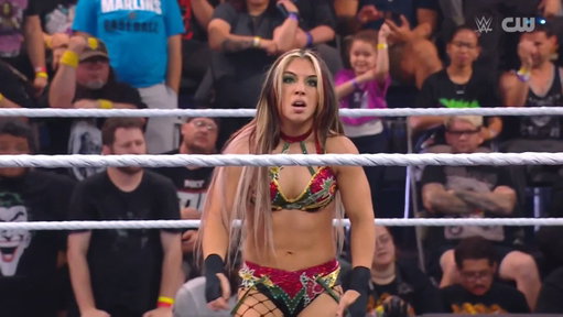 HAIL MARY 😤

@theahail_wwe has pinned the Evolve Women's Champion! 
