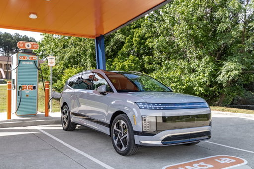 ⚡ EV owners: charge up this Labor Day weekend at @ionnaofficial  Rechargery for just $0.20/kWh (Sept 4-7). Up to 400kW speeds. 