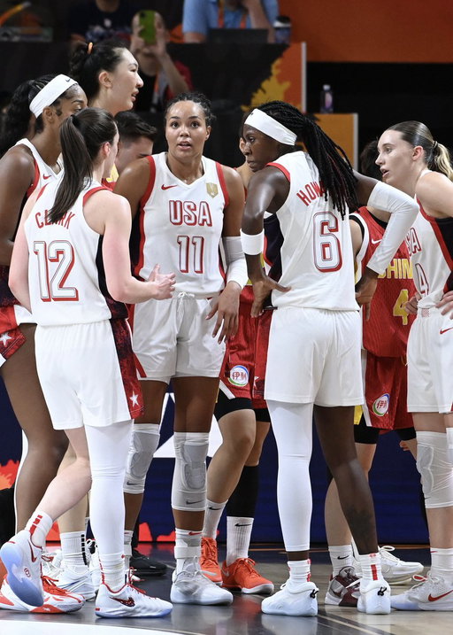 🚨JUST IN: Team USA opens the FIBA Women’s World Cup with a 94-61 win over China. 🇺🇸

• Caitlin Clark: 14 PTS, 10 AST, 3 3PM
• Rhyne Howard: 14 PTS, 4 3PM
• Paige Bueckers: 14 PTS, 3 AST, 2 STL
• Jackie Young: 12 PTS, 3 REB, 3 AST 