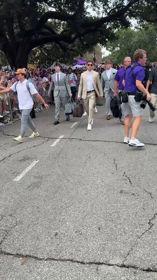 LSU's QB1 Sam Leavitt arrives for his first game in Death Valley 🔥 