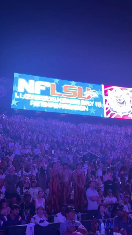 LSU Fans booed Jayden when he was shown on the “NFLSU” Alumni montage.🤦‍♂️

Sad how quickly they turned their backs on him for something that has nothing to do with them… LSU might be on the Hate Watch list.

(🎥 Via @ESPNCFB) 
