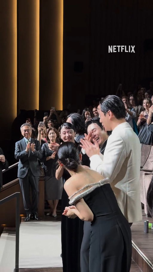 뜨거운 기립박수, 벅찬 웃음과 눈물.

🎬제83회 베니스국제영화제 월드 프리미어 

이창동 감독, 전도연, 설경구, 조인성, 조여정의 만남. <가능한 사랑> 11월 6일 넷플릭스 공개. 9월 23일 일부 극장 개봉. 