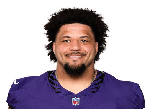 Breaking News 🚨🚨   

Jesse Minter announces that Jovaughn Gwyn will start at center for the Ravens in Week 1. He will be making his first start of his career.

(Via. @jeffzrebiec ) 