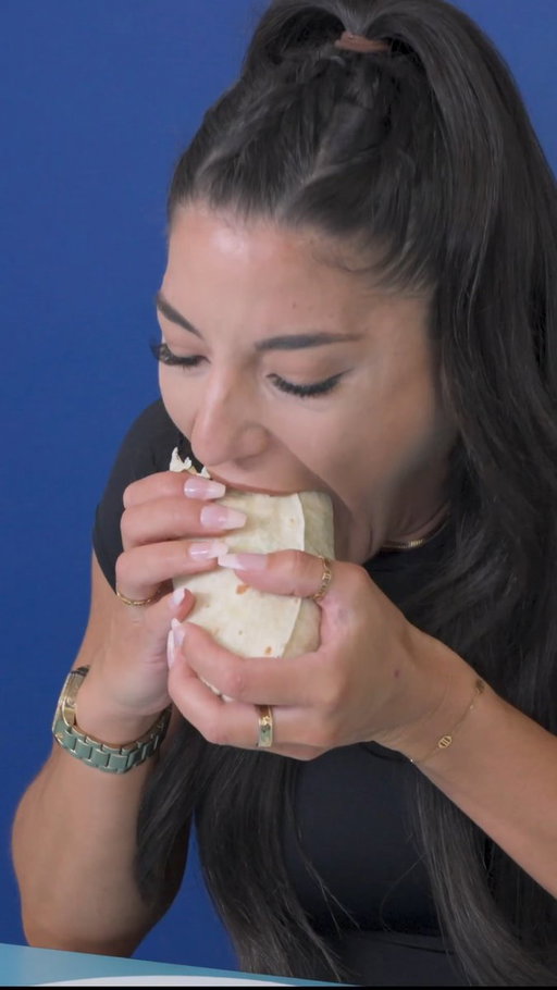 Fastest time to eat a burrito ⏱️ 🌯 30.75 seconds by Leah Shutkever 🇬🇧 