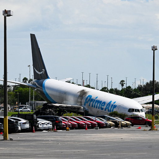 The five people killed when an Amazon cargo jet ran off the runway at Miami International Airport were all inside a van used to shuttle crews that clean planes, authorities said. MORE: https://t.co/kZcgeurTmR 
