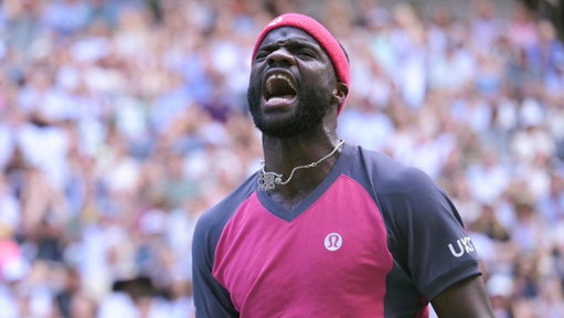 🤯 WHAT A COMEBACK: Frances Tiafoe storms back from two sets down to defeat Alex Michelsen!

Into the US Open SEMIFINALS after an absolute classic. 