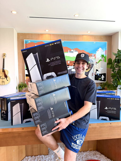 PS5 + GTA 6 GIVEAWAY 🎮🥳🥳
 
I'm giving away 10 PS5 consoles, each with a pre-order of GTA 6 Standard Edition (the game ships to you from Amazon when it launches Nov 19)
 
All you have to do to enter:
 
1/ Follow @earnos_io + RT this Tweet
2/ Download the ero app: http://ero.app/r/dobrik (available on iOS & Android)
3/ Complete the "David Dobrik” mission in the ero app
 
18+. US & Canada only, excl. NY/FL/RI/QC. Rules: http://ero.app/rules
 
#ad