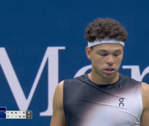 Ben Shelton UPSETS Carlos Alcaraz in 5-set thriller to advance to semi-finals of US Open 😳 