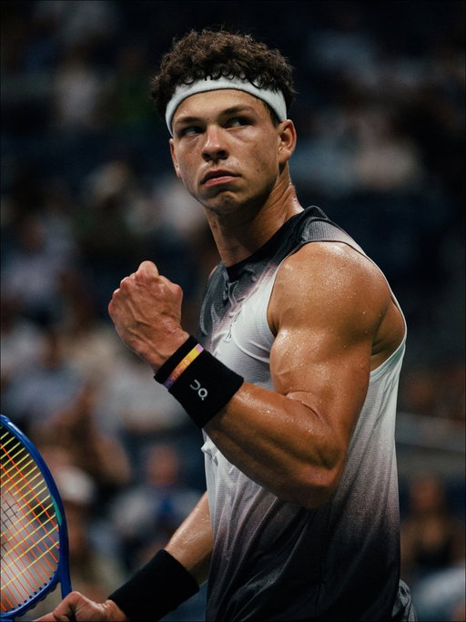 Home soil. One for the books. 🇺🇸

After an all-time battle in New York, @BenShelton  storms into the semifinals.

#DreamOn 