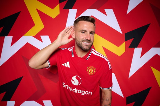 🚨 Luke Shaw missed Manchester United training on Wednesday, but reports suggest his absence was a planned recovery day rather than a new injury.

The 31-year-old has started all three Premier League games this season. Matthijs de Ligt was also absent, while Harry Amass trained with the first team.

With the Manchester derby on Sunday, Diogo Dalot or Noussair Mazraoui could provide cover if Shaw is rested against Sabah. [TheSun]
