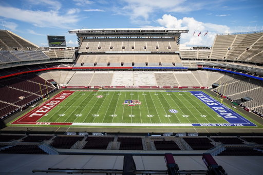 The stage is set in red, white and blue. 🇺🇸 