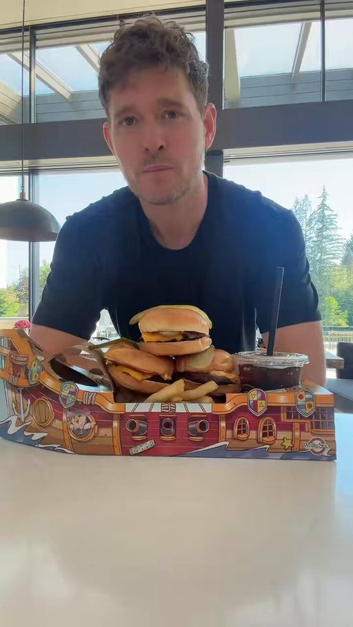 Today’s my birthday. I have the palette of a child but the free-will of a grown man. Less frosting. More fries. #piratepak #anothertriparoundthesun
-
Hoy es mi cumpleaños. Tengo el paladar de un niño, pero el libre albedrío de un hombre adulto. Menos glaseado. Más papas fritas. 