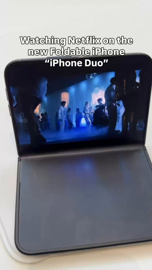 The fold is not even noticeable and the display automatically rotates to fit the screen 👀 #iphoneduo 