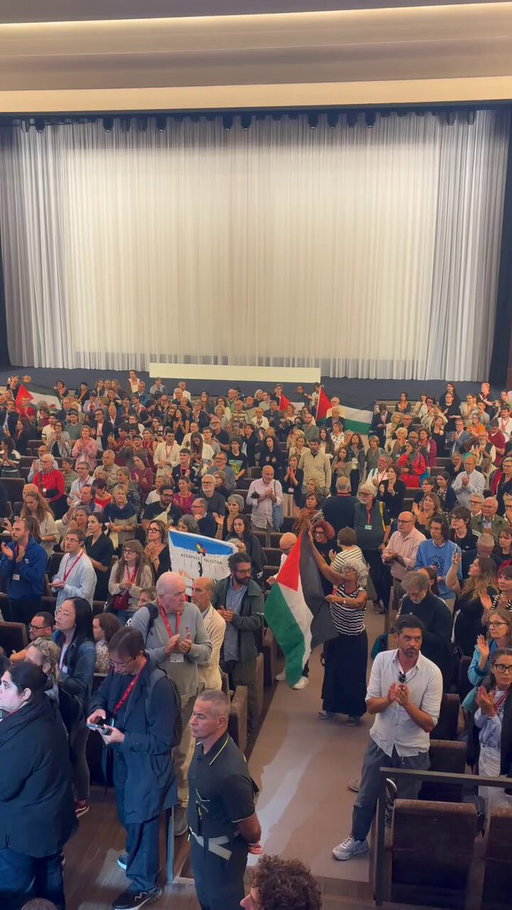 The Gaza documentary “NAZA” earned a massive 24.5-minute #VeniceFilmFestival ovation as the crowd cheered and waved Palestinian flags.

This marks the longest-ever standing ovation at Venice, beating the 22-minute ovation for “The Voice of Hind Rajab” last year, and perhaps the longest at any film festival, period.

The new documentary was shot at night on the rooftops of Tel Aviv and shows “in detail the systems behind Israel’s calculated mass killing of Palestinian civilians in Gaza,” per an official synopsis. Abraham and Szor interviewed 24 Israeli military intelligence officers and soldiers — all of whom spoke on the condition of anonymity — who were involved in the surveillance or remote killing of Palestinian civilians in Gaza. Their appearance and voices were digitally altered to disguise their identities.

https://t.co/3iBqOG32T7