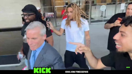 Brian Steel gets swarmed by Lil Durk fans following not guilty verdict 😭

[🎥: via/ KICK finessefave ] 