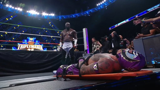 Omos has lost his MIND!! 😨

Someone get some help for Rey Mysterio!!! 