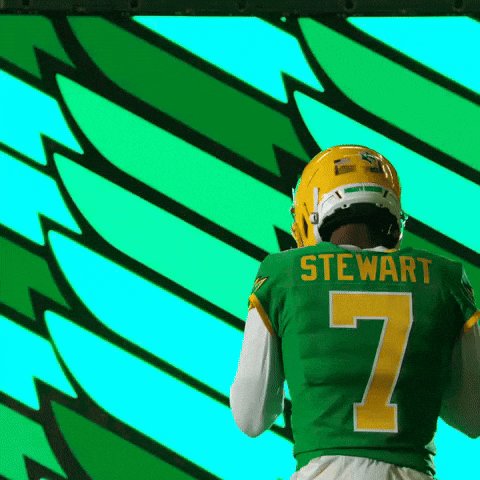 TOUCHDOWN! Ducks lead!

@dantemoore05 hits @0fficial_evan for a 38-yard touchdown on the first play of the 4th quarter.

Oregon 31, Oklahoma State 30

#GoDucks 