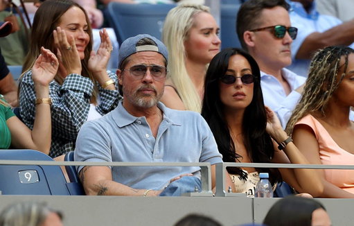 ⭐️ Brad Pitt is in the house for the women's final! 