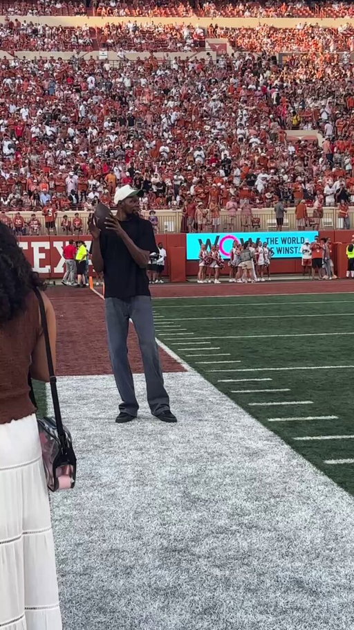 KD got eligibility? 😂

Kevin Durant is back where it all started for Ohio State-Texas 🔥 