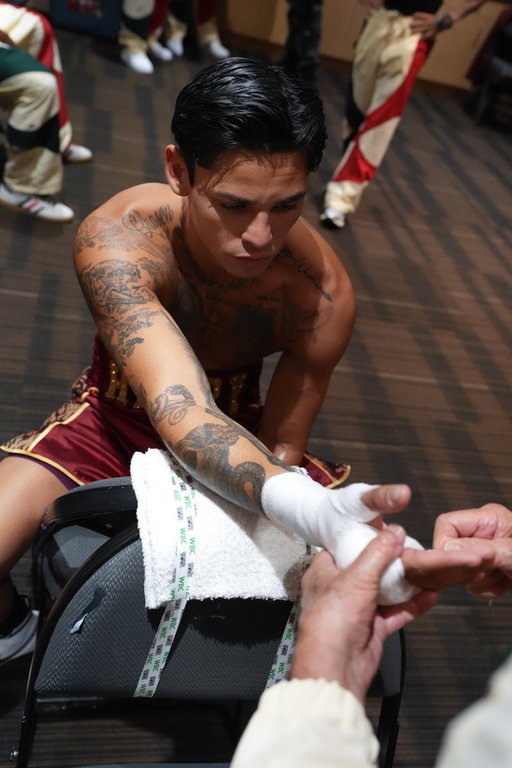 The calm before the storm 🥊🌪️

We're moments away from Ryan Garcia vs. Conor Benn in the ring LIVE on Paramount+ #ZuffaBoxing #GarciaBenn 