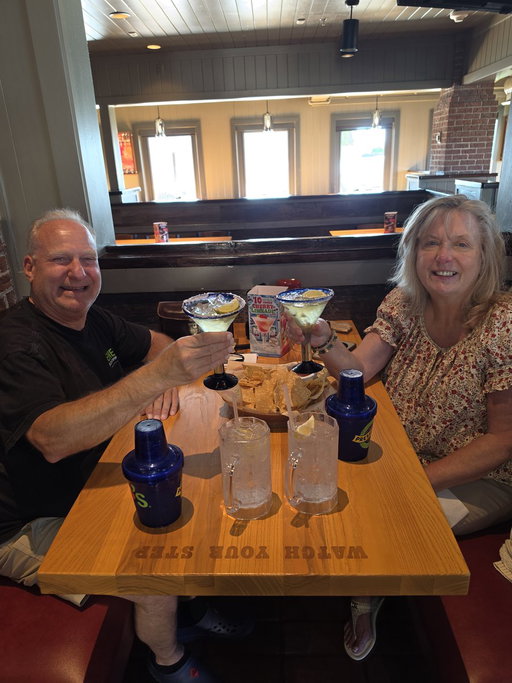 The single greatest fast food money can buy. Chillis 🌶 and the Presidente Margaritas go down like butter. We had 3 each, and gonna get lucky, WOOOOOOOO HOOOOOOO. 