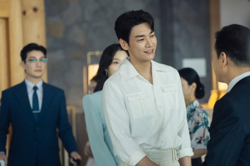 인간 고무장갑과 인간 보조배터리의 운명적(?) 만남⚡

인공 심장 배터리가 방전된 남자와 전기 능력을 가진 여자의 찌릿 짜릿한 로맨틱 코미디 <나를 충전해줘>, 10월 9일 넷플릭스 공개. 