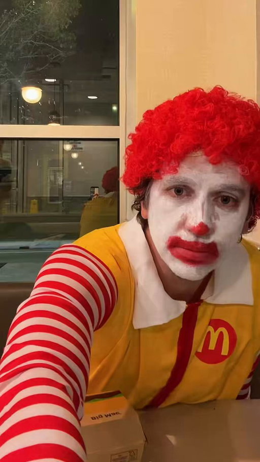 14 hours and 10 Big Macs later…

The Arch Man Challenge is complete ✅ 

Don’t do this to me ever again @OhioStateFB 

Oh and if this $37,000 raised to beat ALS isn’t enough for that Michigan troll….heres a bonus Ice Bucket Challenge for you 