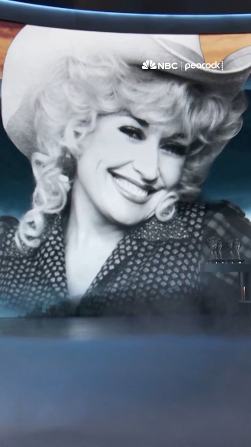 Reba performs a heartfelt tribute to the legendary Dolly Parton 🦋

#Emmys LIVE on NBC and streaming on Peacock. 