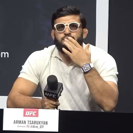 Consider yourself introduced to Arman Tsarukyan. 

#UFC331 streaming this Saturday 9pm ET on Paramount+

(Footage courtesy of @Ninadrama) 