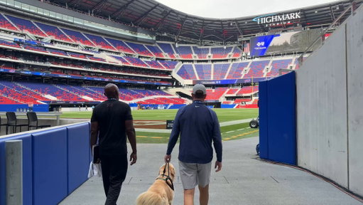 Such a cool stadium @BuffaloBills 

Here’s some fun facts:

- Incredibly LOUD because of canopy and verticality
- 60,000 seats; canopy covers 60 percent
- Wind mitigation: 50 percent of what is outside at field level
- Beautiful real grass. Makes you want to play some backyard football