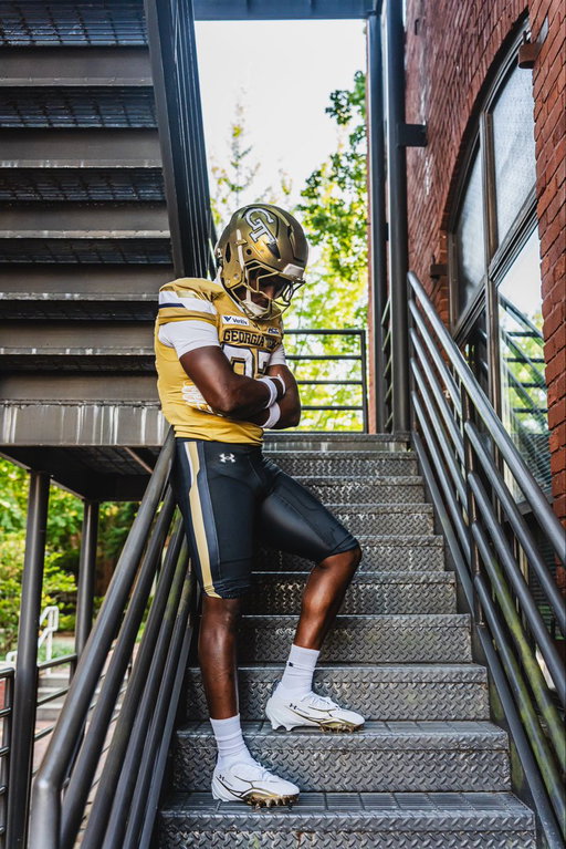 gold, gold &amp; grey 🪡

#StingEm 🐝 