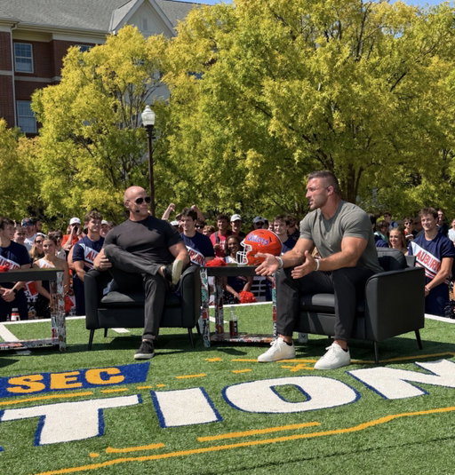 Tim Tebow with a brutal frame mog on Josh Pate 