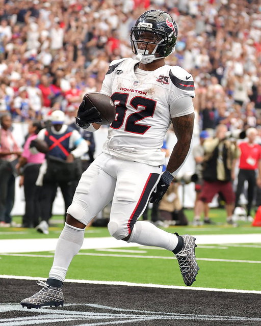 According to NFL reporter Aaron Wilson, David Montgomery was fined $11,491 for wearing an “unauthorized logo on cleats” during his debut with the Houston Texans 🤯🏈

📸: Getty / via: Yahoo Sports 