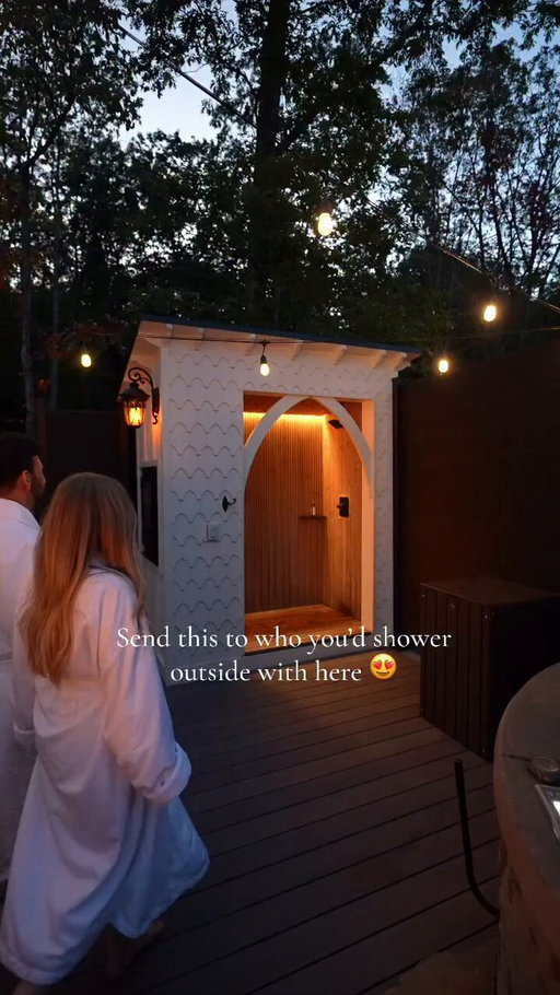 Yep, every stay at Bolt Farm treehouses and domes comes with an outdoor shower.

Because apparently showering under the Tennessee sky together counts as quality time. 😉

Send this to the person you’d shower here with 👀🚿 