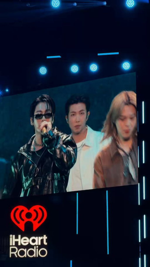 I just wanna dive in 😩 @bts_bighit @iHeartFestival 