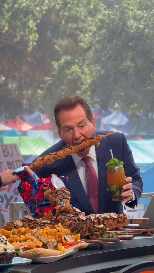 .@PatMcAfeeShow never lets Coach Saban miss out on GameDay grub 😂 