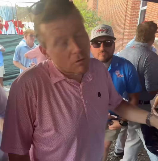 Mintzy has arrived at The Grove Collective

He is tight with the head of Ole Miss NIL

Due to the heat + ankle, all walking around content has been cancelled

However he has a HUGE plan to dap up Trinidad Chambliss at 3:30

🚨That will be our last “real viral clip” til the game🚨 