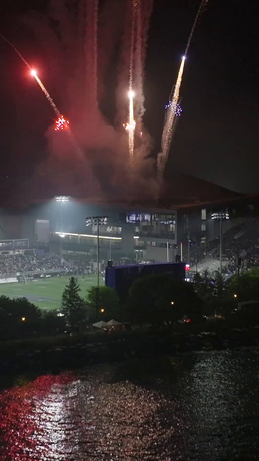 🌊🎆👋

One last @NUFBFamily at the lake, sent off in style 😸 