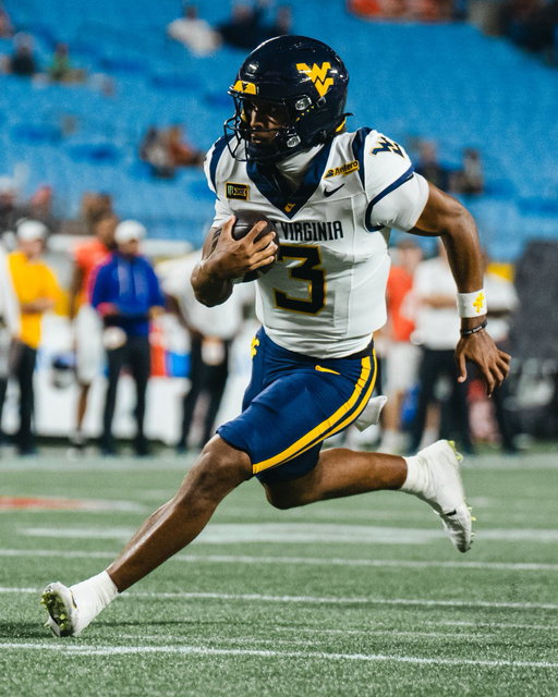 TOUCHDOWN WEST VIRGINIA‼️

That's three on the ground for @mikehawkinsj 👏

WVU 35, UVA 21 || 4Q, 5:24 