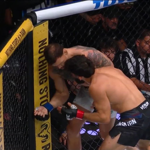 MIREN ESE CODAZO 🥵

Maurício Ruffy cae apagado después de ese potente codazo 🔥

#CryptoCom #UFC331 | Ver en vivo por @PPlusDeportes 