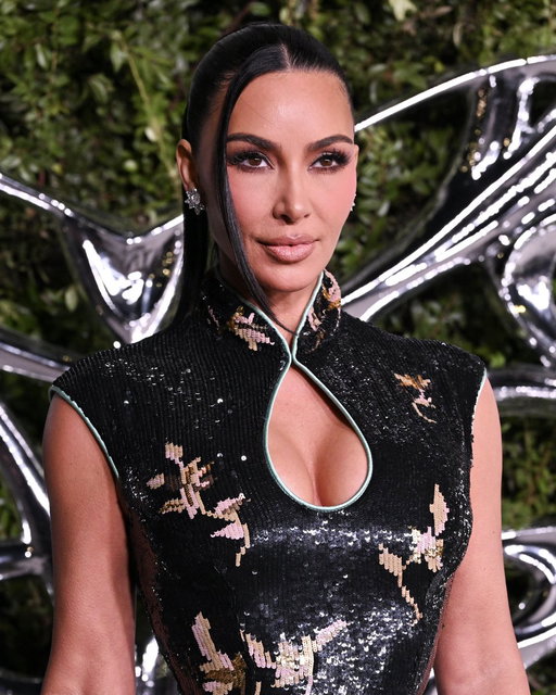 Kim Kardashian steps out for the Lucas Museum of Narrative Art Opening Night Gala 🖤

[📸: via/ GettyImages] 