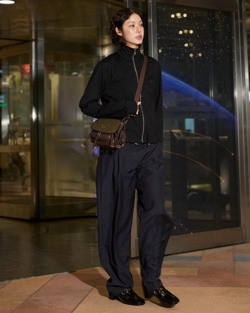 Prada Ambassador Namtan Tipnaree is off to Milan in a full Prada look to attend the Prada SS27 Womenswear Fashion Show.

#PradaSS27 #PradaPeople #Prada #NamtanTipnaree 