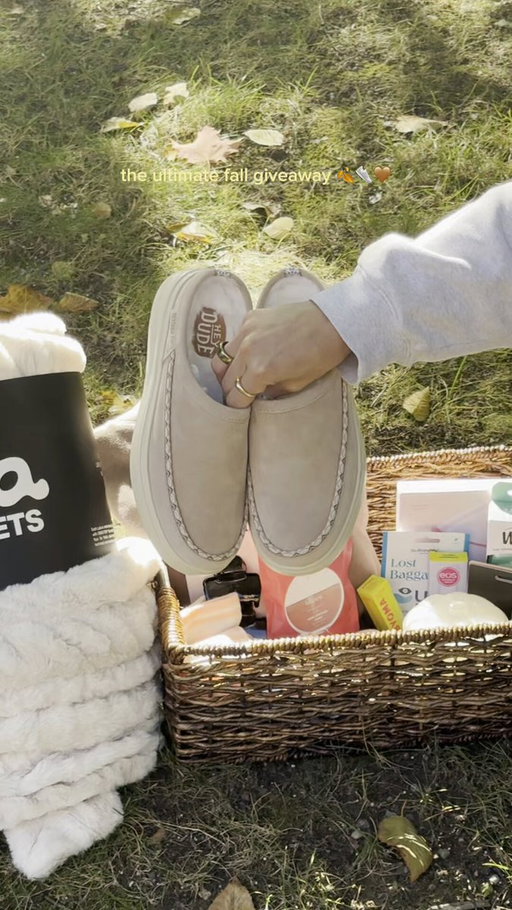 Fall is almost here, and we're celebrating the new season the right way…🍁🤎 Enter for a chance to win the Ultimate Fall Giveaway, filled with everything you need for cozy season.

We’re giving away:

Remi Toastee Clog Suede
HEYDUDE Brown Hoodie
Vanilla Candle
$100 Uber Eats Gift Card
$100 Amazon Gift Card
Kitsch claw clips
HEYDUDE socks
Face mask
Lola Blanket
Wet Brush
EOS Lip Balm

head to our Instagram (@heydude) to see the full details on how to enter 👀